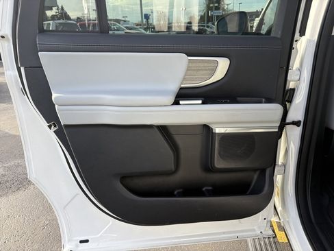 Certified 2025 Ford Expedition Max Platinum image 36