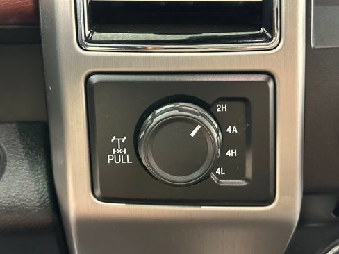 Used 2018 Ford F150 Platinum w/ Equipment Group 701A Luxury AWD/4WD image 30