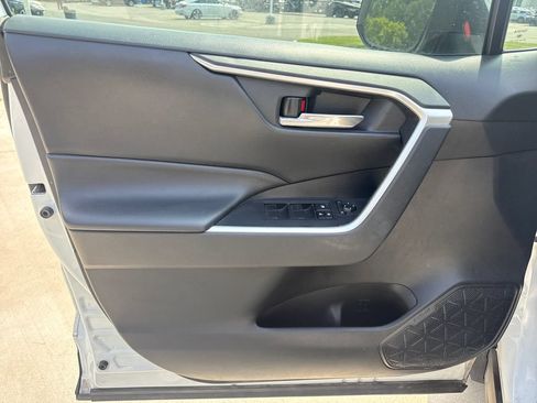 Used 2019 Toyota RAV4 XLE w/ Convenience Package FWD image 13