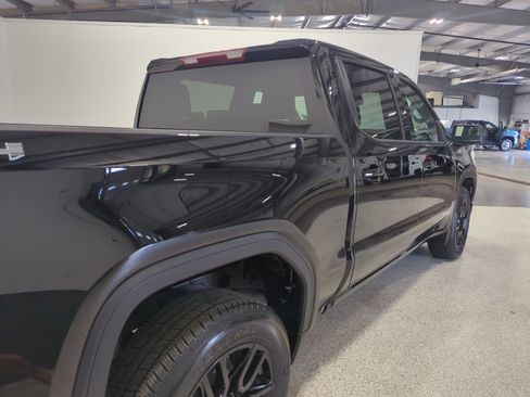 Used 2025 GMC Sierra 1500 Elevation image 3