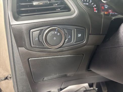 Used 2019 Ford Edge SE w/ SE Fleet Driver's Package AWD/4WD image 11