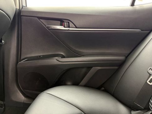 Used 2019 Toyota Camry SE FWD image 32