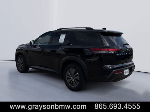 Used 2024 Nissan Pathfinder SV FWD image 5
