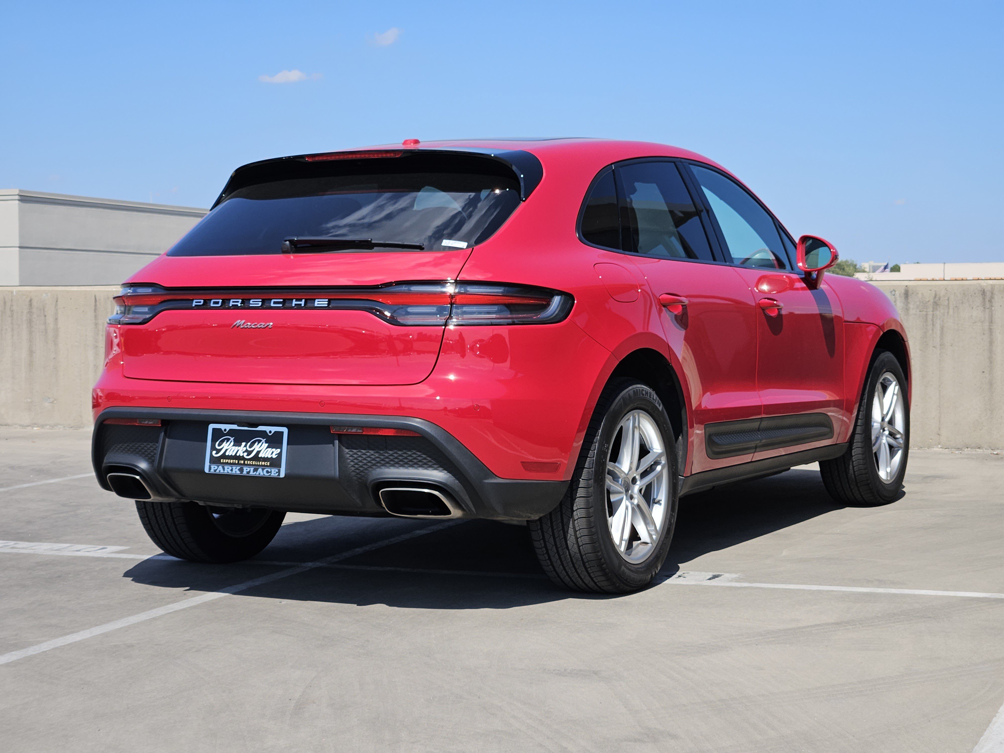 Certified 2026 Porsche Macan AWD/4WD image 8