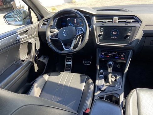 Certified 2022 Volkswagen Tiguan SE R-Line image 15