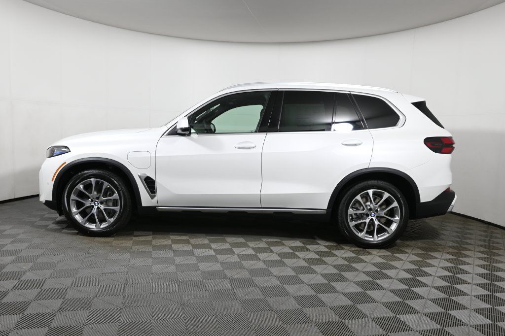 Used 2026 BMW X5 xDrive50e AWD/4WD image 2