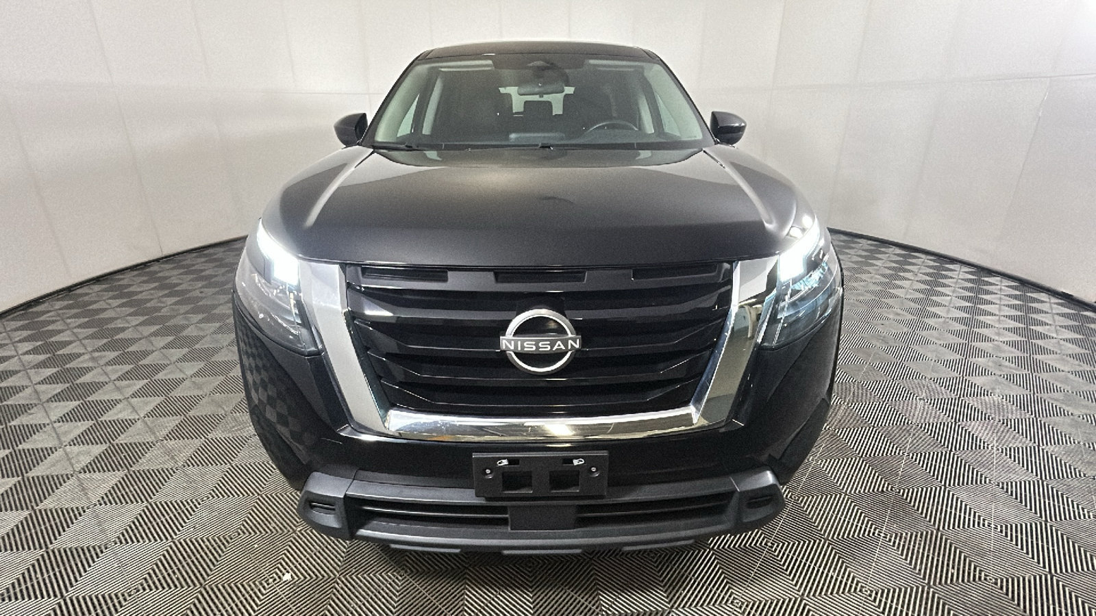 Used 2024 Nissan Pathfinder S AWD/4WD image 9