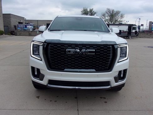Used 2024 GMC Yukon XL Denali Ultimate image 3