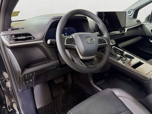 Used 2025 Toyota Sienna Limited AWD/4WD image 10