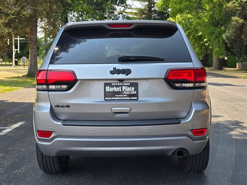 Used 2020 Jeep Grand Cherokee Altitude AWD/4WD image 5