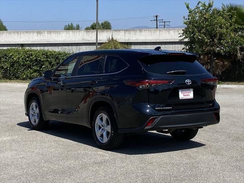Certified 2024 Toyota Highlander LE FWD image 42