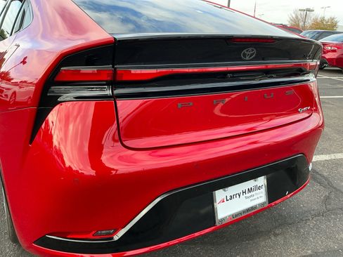 Certified 2025 Toyota Prius XLE image 22