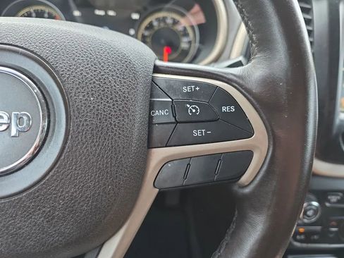 Used 2017 Jeep Cherokee Trailhawk image 22