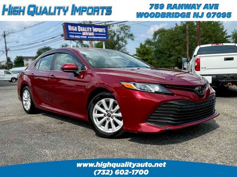 Used 2018 Toyota Camry LE FWD image 2