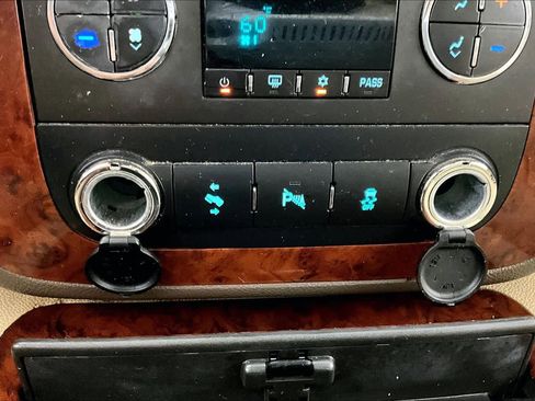 Used 2012 Chevrolet Tahoe LTZ image 32