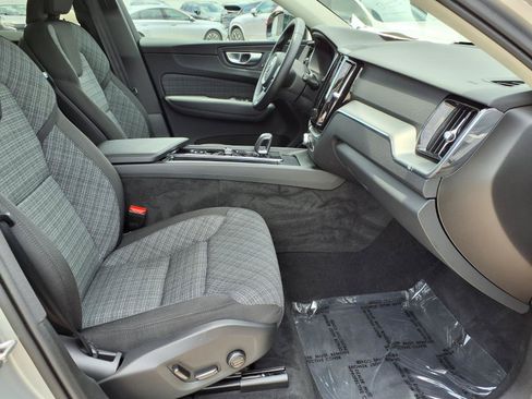 Certified 2024 Volvo XC60 B5 Core AWD/4WD image 11