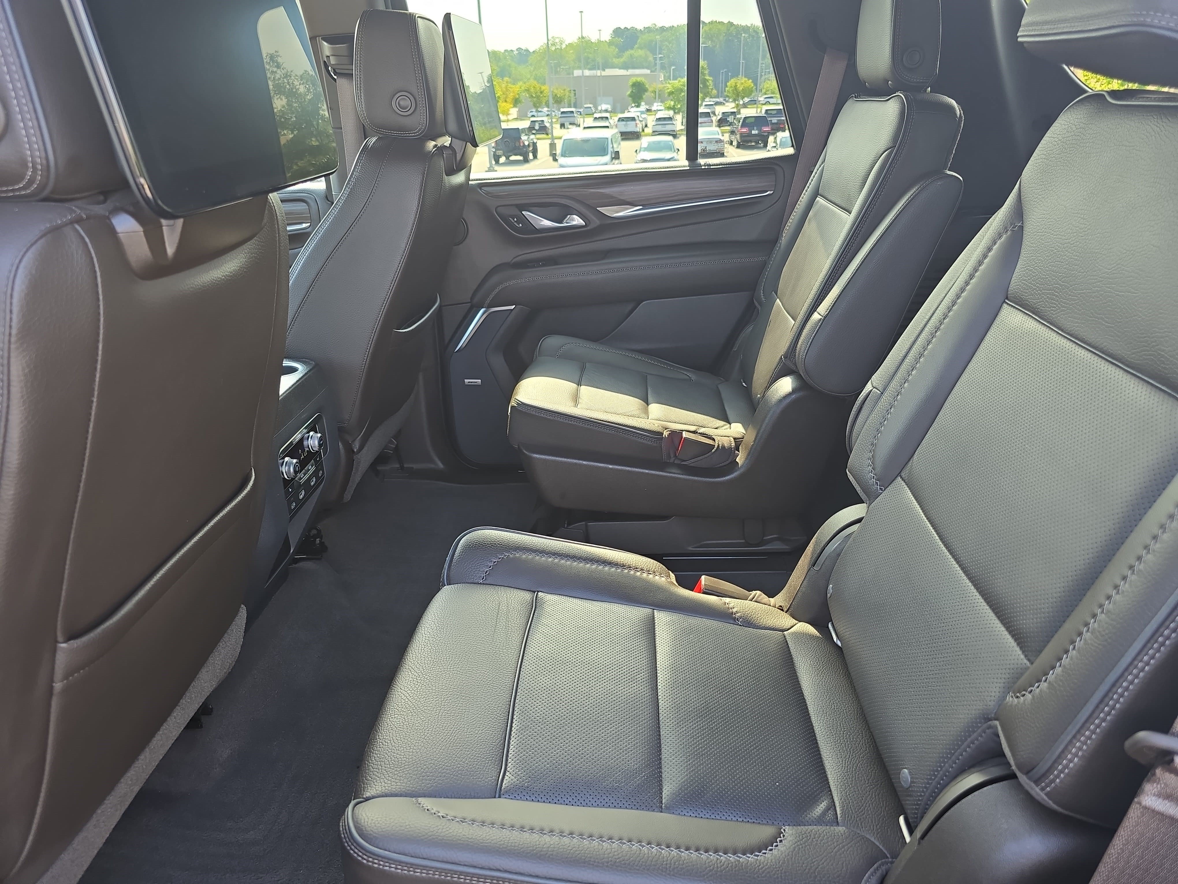 Used 2021 GMC Yukon Denali w/ Denali Premium Package RWD image 15