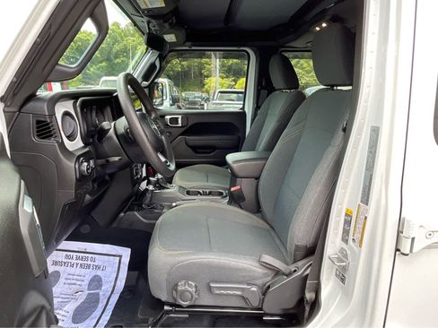 Used 2025 Jeep Gladiator Sport AWD/4WD image 13