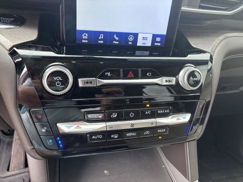 Used 2023 Ford Explorer Platinum w/ Technology Package AWD/4WD image 12