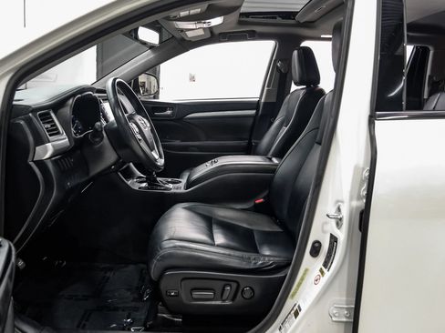 Used 2016 Toyota Highlander XLE FWD image 14