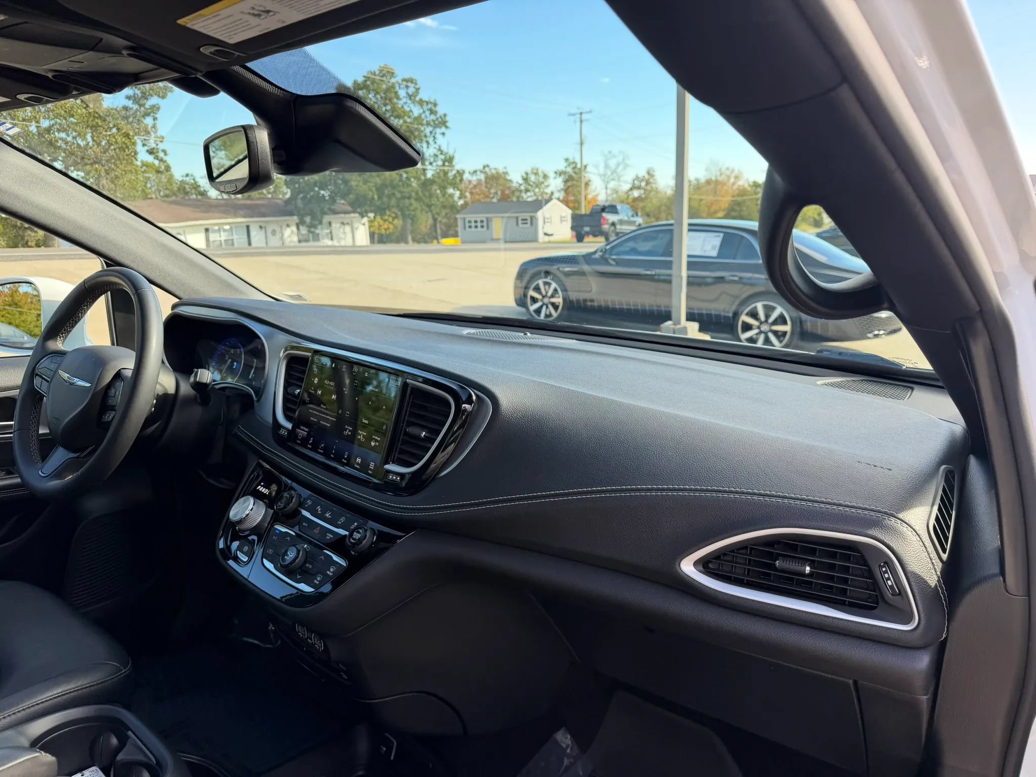Used 2022 Chrysler Pacifica Touring-L w/ Uconnect Theater Family Group AWD/4WD image 53