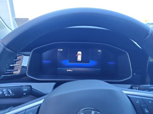 Certified 2025 Volkswagen Jetta SE image 10