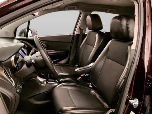 Used 2022 Chevrolet Trax LT w/ Driver Confidence Package image 24