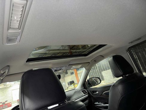 Used 2019 Toyota Highlander Limited AWD/4WD image 26