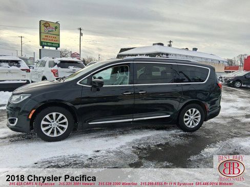 Used 2018 Chrysler Pacifica Touring-L image 6