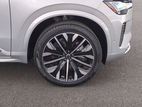 Used 2025 Volvo XC90 B5 Plus image 23