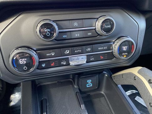 New 2025 Ford Bronco Badlands AWD/4WD image 24