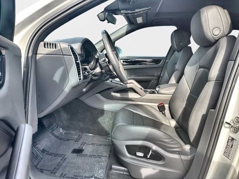 Used 2021 Porsche Cayenne AWD/4WD image 10