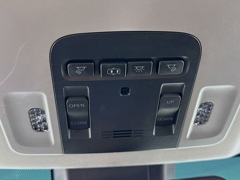 Used 2018 Toyota Camry SE w/ Moonroof Package image 15