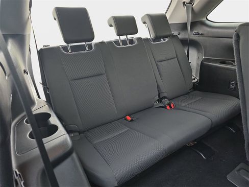 Used 2017 Toyota Highlander LE image 17