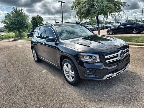 Used 2023 Mercedes-Benz GLB 250 w/ Premium Package image 11