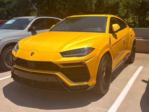 Used 2021 Lamborghini Urus AWD/4WD image 1