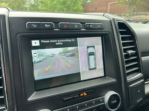 Used 2018 Ford Expedition Limited w/ Equipment Group 302A AWD/4WD image 17