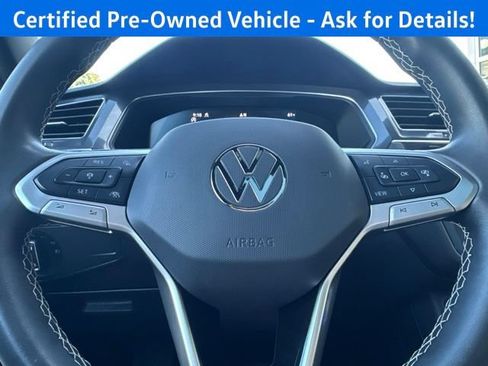 Certified 2024 Volkswagen Tiguan SE w/ Panoramic Sunroof Package AWD/4WD image 19
