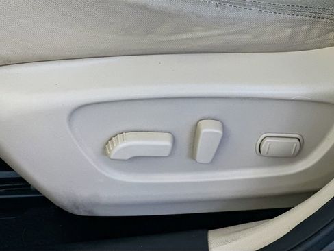 Used 2017 Nissan Rogue SV w/ Sun & Sound Touring Package image 21