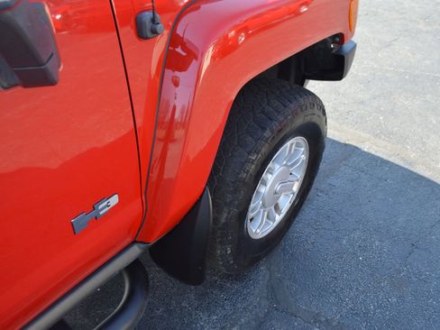 Used 2010 HUMMER H3 image 10