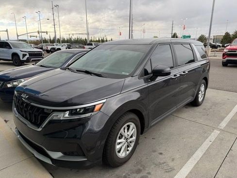 Used 2022 Kia Carnival LX image 2