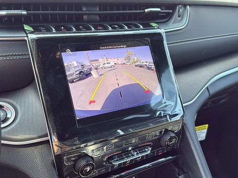 New 2025 Jeep Grand Cherokee Altitude image 28