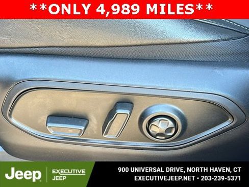 Used 2025 Jeep Grand Cherokee Altitude image 10