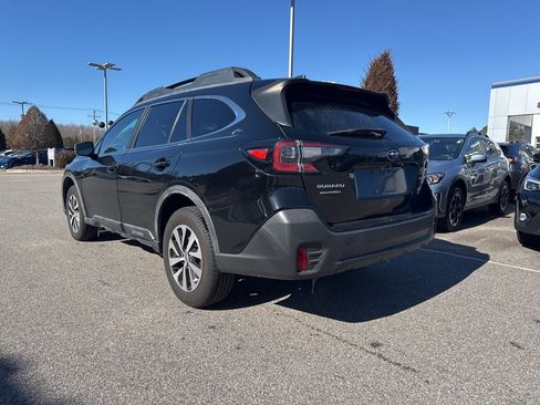 Used 2020 Subaru Outback Premium image 3
