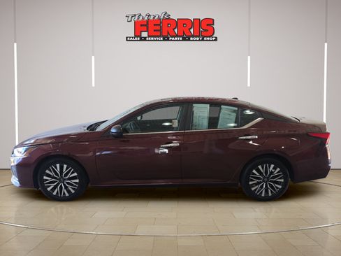 Used 2024 Nissan Altima 2.5 SV FWD image 8