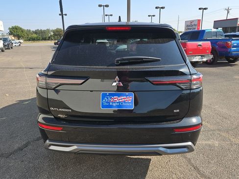 New 2025 Mitsubishi Outlander SE image 11