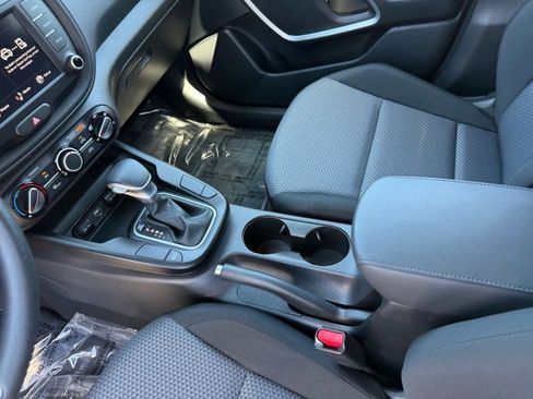 Used 2025 Kia Soul LX FWD image 18