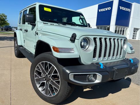 Used 2023 Jeep Wrangler Unlimited Sahara w/ Cold Weather Group AWD/4WD image 4