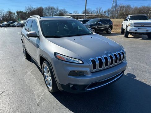 Used 2016 Jeep Cherokee Limited w/ Luxury Group image 6