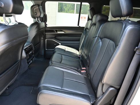 Used 2024 Jeep Wagoneer Series II w/ Flexible Seating Group AWD/4WD image 18